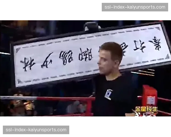 “王子”奥马尔首回合转身鞭拳KO，入选年度最佳KO候选