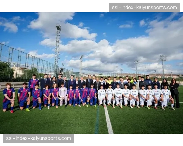 西甲举办“足球与社区”活动,俱乐部深入基层青训 西甲举办“足球与社区”活动,俱乐部深入基层青训